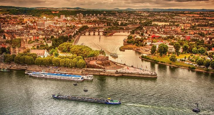 Blick auf Rhein